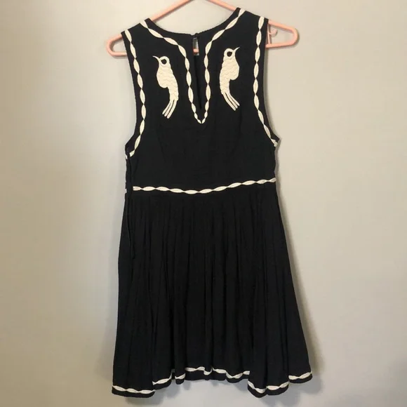 Free People Bird of a Feather embroidered Mini Dress Sz 4 boho black and white - Picture 4 of 5